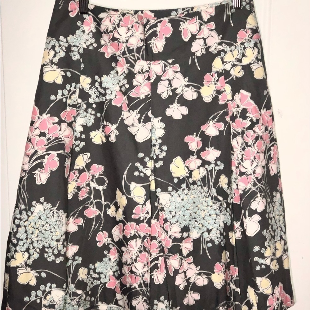 Talbots Aline Skirt Gray with floral design in Pink, yellow and white Size 6 - Picture 2 of 8